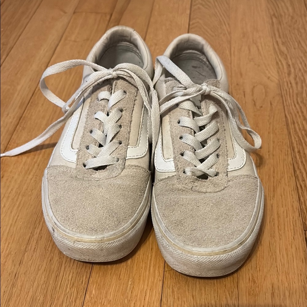 Van Old Skool in Beige Suede
